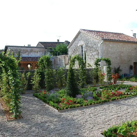 Bed & Breakfast La Maison D'aux 4*